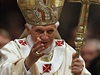 Pape Benedikt XVI. na velikononí mi v bazilice sv. Petra v ím