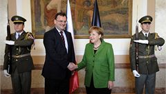 Angela Merkelová je v Praze. Po Nečasovi ji čeká jednání s Klausem