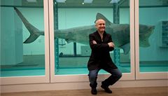 Damien Hirst pózuje se svým slavným žralokem | na serveru Lidovky.cz | aktuální zprávy