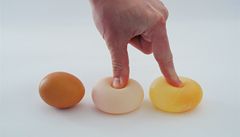 Vyrobte koledníkům překvapení: skákající vajíčko