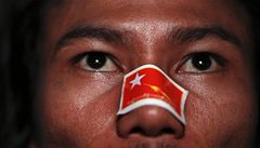 Dopl�ovací volby do barmského parlamentu napjat� sleduje celý sv�t.