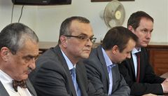 Zleva ministr práce a sociálních vcí Jaromír Drábek, poslankyn Helena Langádlová, pedseda TOP 09 Karel Schwarzenberg a ministr financí Miroslav Kalousek na zasedání pedsednictva TOP 09. 