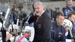 Semifinále play off KHL Dynamo Moskva - Petrohrad. Moskva je prvním finalistou KHL. Semifinále s Petrohradem vyhrála hladce 4:0 na zápasy a sérii proti týmu �eského trenéra Milo�e �íhy (uprost�ed) ukon�ili jednozna�ný vít�zstvím 6:1