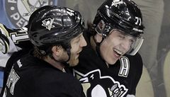 Jevgenij Malkin se raduje ze svého 49. gólu sezony.