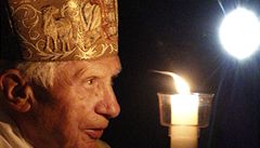 Papež Benedikt XVI. v bazilice sv. Petra ve Vatikánu | na serveru Lidovky.cz | aktuální zprávy