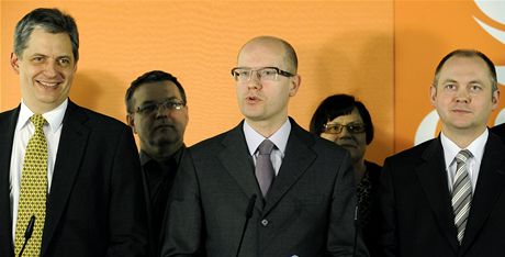 Zleva: Jií Dienstbier, Bohuslav Sobotka a  Michal Haek. 