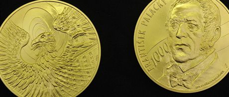 Raba kilogramové zlaté investiní medaile s motivem tisícikoruny a portrétem Frantika Palackého zaala 12. dubna v eské Mincovn v Jablonci nad Nisou. 