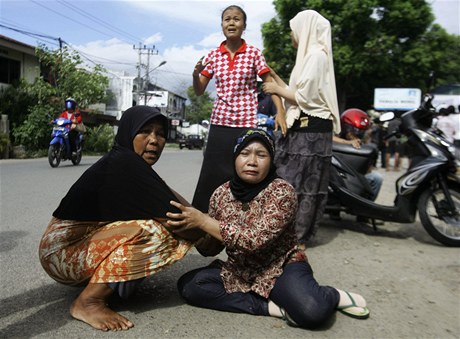 ena pláe na ulici v Banda Acehu.