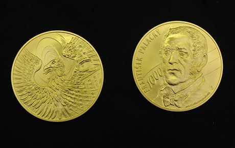Raba kilogramové zlaté investiní medaile s motivem tisícikoruny a portrétem Frantika Palackého zaala 12. dubna v eské Mincovn v Jablonci nad Nisou. 