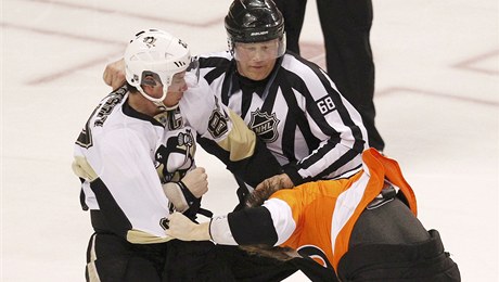 Philadelphia Flyers - Pittsburgh Penguins (Giroux a Crosby)