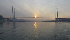 Slavnostní otevení mostu je naplánována no 1. ervence a bude ozdobou záijové asijsko-tichomoského summitu.