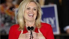 Nikdy nepracovala, opřela se demokratka do Romneyho ženy