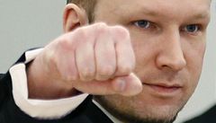 Bomby mě naučili vyrábět v Libérii, tvrdí Breivik