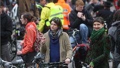 Organizáto�i cht�jí poukázat na zvy�ující se po�et aut v ulicích 