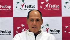 Nehrající kapitán Corrado Barazzutti se zú�astnil 19. dubna v Ostrav� tiskové konference italských tenistek p�ed semifinálovým utkáním Fed Cupu s �R