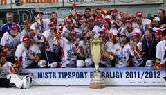 Hokejisté Pardubic oslavují mistrovský titul