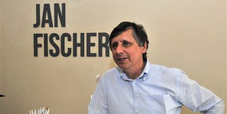 Kandidát na prezidenta Jan Fischer otevel na ikov svou volební kancelá.