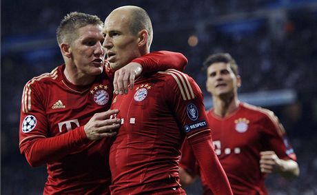 Real - Bayern (Bastian Schweinsteiger vlevo a Arjen Robben)
