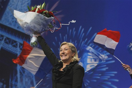 Pekvapivé vítzství krajní pravice. Marine Le Penová skonila ve volbách tetí. 