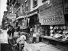 Obchody na Delancey Street v roce 1908, v newyorské peván idovské tvrti Lower East Side.