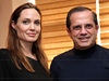 Angelina Jolie s ekvádorským ministrem zahranií Ricardem Patiem.