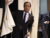 Francois Hollande ve volební místnosti