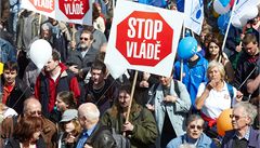 Odborái na protivládní demonstraci 21. dubna.