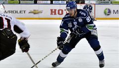 Finále play off KHL, 4. zápas Dynamo Moskva - Omsk. eský útoník Dynama Marek Kvapil