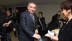 Francois Bayrou odvolil jako první z prezidentských kandidát�