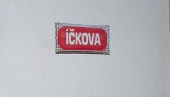 Ulice Í�kova, nahradila ulici Michalskou, proto�e v ní m�l poslaneckou kancelá� Ivan Langer