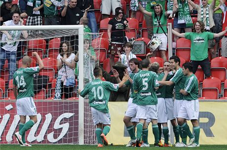 Bohemians 1905 - 1. FK Píbram. Radost hrá a fanouk Bohemians 1905 po ukonení série 17 zápas bez vítzství, která trvala sedm msíc