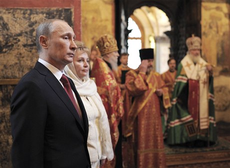 Vladimir Putin s manelkou na mi, která se konala po inauguraci.
