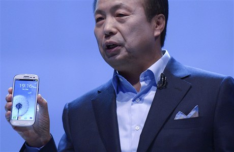 Prezident Samsungu JK Shin pedstavil v Londýn nový smartphone Galaxy SIII