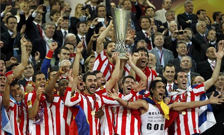 Hrái Atlétika Madrid oslavují triumf v Evropské lize