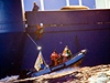 estice aktivist z ekologické organizace Greenpeace vnikla ráno u védských beh na palubu ledoborce provozovaného spoleností Shell