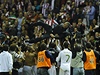 Real Madrid slaví titul ve panlské lize - hrái vyhazují do vzduchu trenéra Josého Mourinha