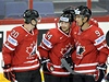 Kanadtí hokejisté oslavují branku. Zleva: John Tavares, Jordan Eberle, Evander Kane
