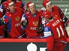 Hokejisté Ruska oslavují branku. S íslem jedenáct je Malkin
