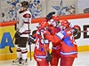 Hokejisté Ruska oslavují branku