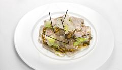 Tlaenka z telecí hlavy s hoicovou omákou.