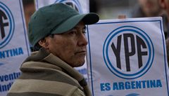 Argentinsk parlament schvlil zesttnn YPF. panl se bou