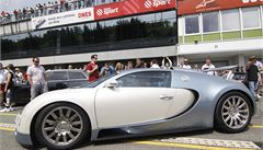 Nejrychlej�í sériov� vyráb�ný v�z na sv�t� Bugatti Veyron na mezinárodním srazu sportovních aut v Brn�