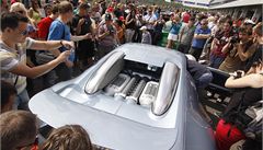 Nejrychlej�í sériov� vyráb�ný v�z na sv�t� Bugatti Veyron na mezinárodním srazu sportovních aut v Brn�