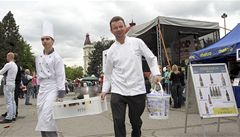   Barmani a kucha�i z 12 hotel�, restaurací a bar� prokazovali 5. kv�tna v Karlových Varech svou zru�nost v pódiových sout�ích na Food Festivalu 2012.  