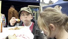   Barmani a kucha�i z 12 hotel�, restaurací a bar� prokazovali 5. kv�tna v Karlových Varech svou zru�nost v pódiových sout�ích na Food Festivalu 2012.  