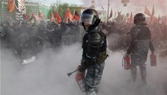 Pochod milion v Moskv: Obuky, slzn plyn a mrtv fotograf