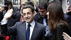 Nicolas Sarkozy v pítomnosti jeho atraktivní manelky Carly Bruniové.