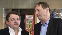 Zleva prezident �eského svazu ledního hokeje Tomá� Král a trenér národního týmu Alois Hadamczik 