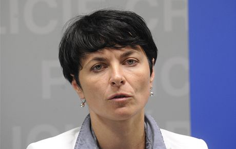 Ústecká krajská státní zástupkyn Lenka Bradáová vystoupila 15. kvtna v Praze na tiskové konferenci k zadrení poslance za SSD Davida Ratha a dalích sedmi lidí. 