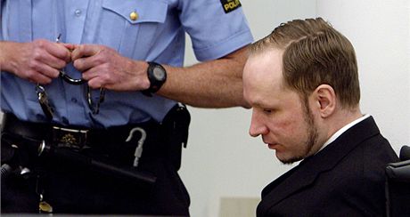 Anders Breivik u soudu.